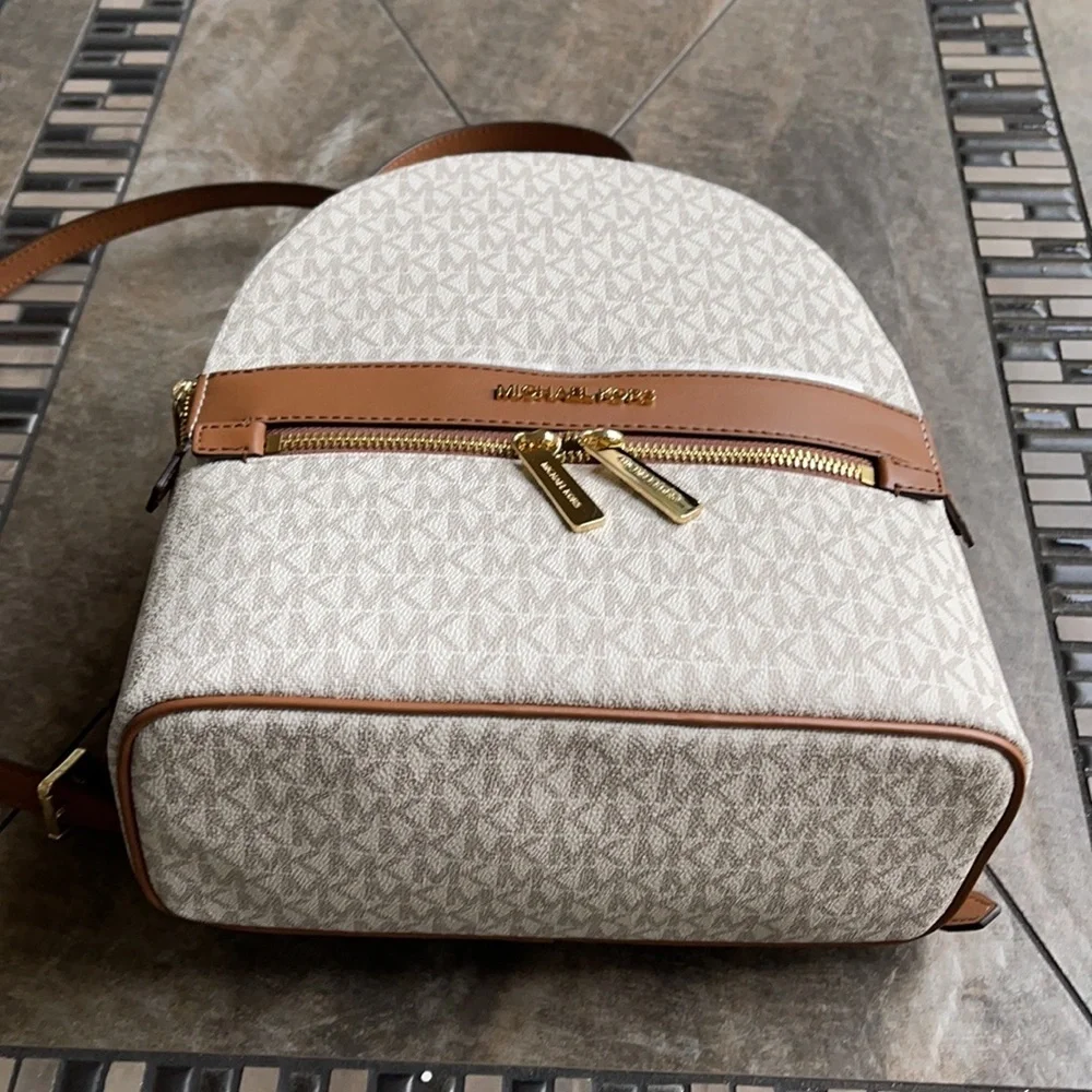 MICHAEL KORS KENLY MEDIUM BACKPACK Vanilla signature color